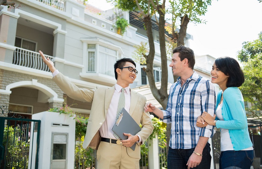 Why You Should Find A Real Estate Agent For Selling Or Buying A Property?