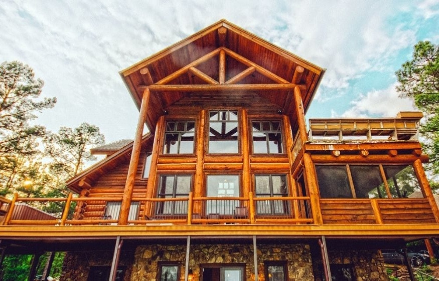 Building a Log Cabin This Summer? Here’s What You Need to Know